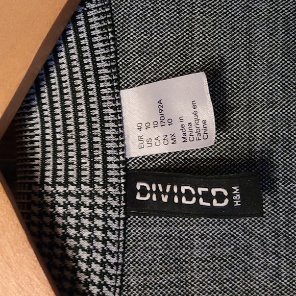 Blazer - Picture 3 of 3